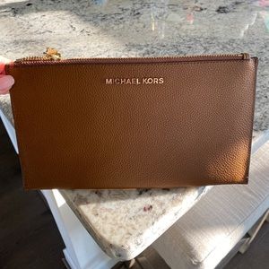 Michael kors lg clutch